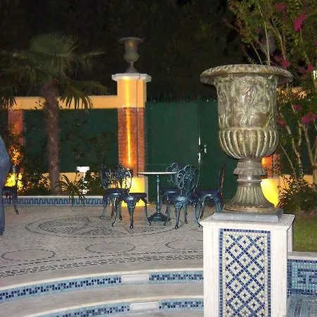 Dora Villa *