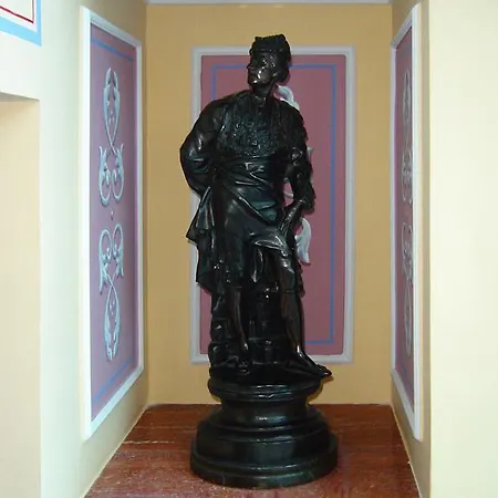 Dora Villa *